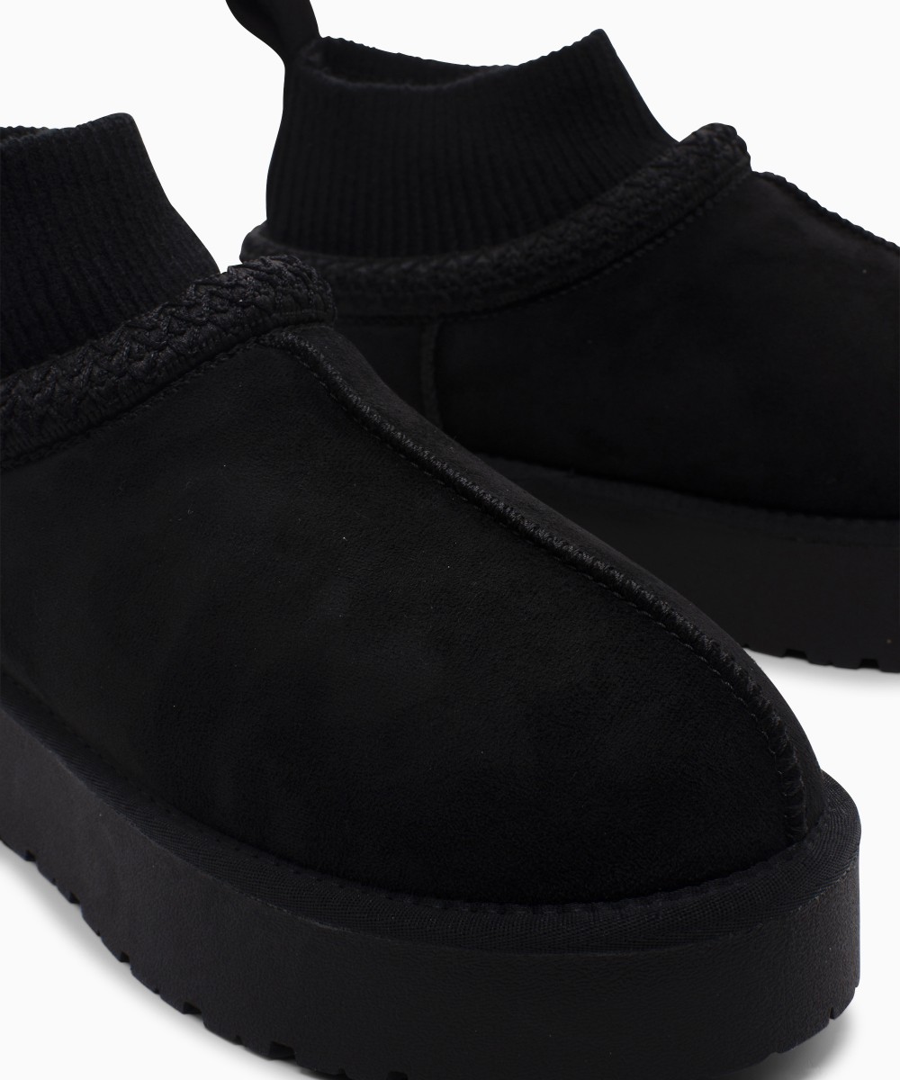 XTI 146066 Μποτάκια Vegan Black